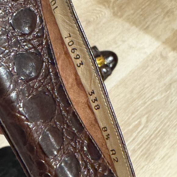 Salvatore Ferragamo Croc Embossed Vara Logo Bow Pump Brown Gold Size 8.5 - Picture 8 of 10